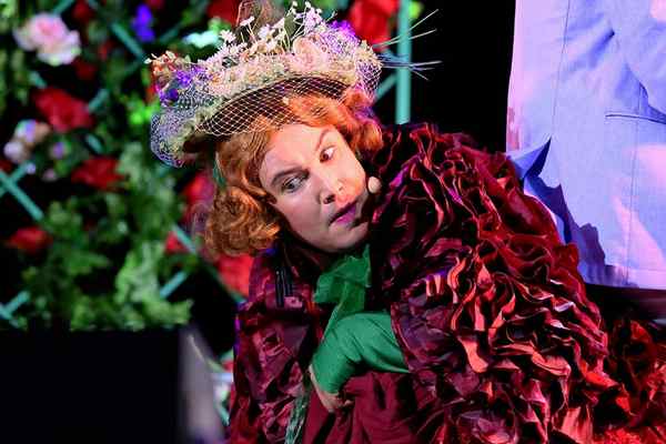 Здравствуйте, я ваша тетя!