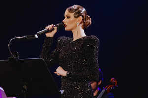 Моноспектакль «Расскажи мне о любви» Марии Меженной