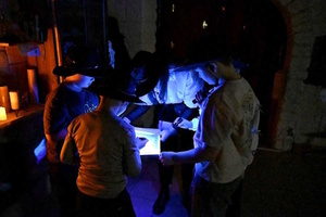 Заколдованная лавка: спасение от монстров