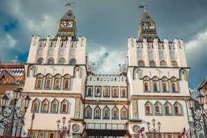 Яркие краски Измайловского Кремля