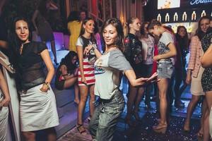 Rolling Stone Bar