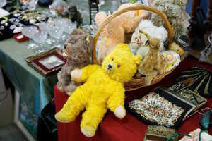 81-й антикварный маркет "Блошинка" 81-й антикварный маркет "Блошинка"