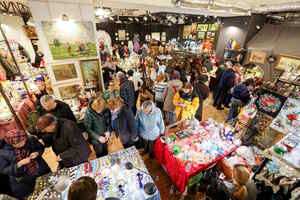 83-й антикварный маркет "Блошинка" 83-й антикварный маркет "Блошинка"