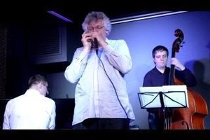 Алина Ростоцкая (вокал), Максим Шибин (гитара), Сергей Баулин (тенор-саксофон), Давид Ткебучава (ударные), Сергей Корчагин (контрабас), Алексей Подымкин (фортепиано), Яков Окунь (фортепиано)