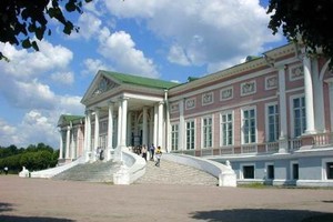 Ансамбль солистов Opus Posth. Художественный руководитель и солистка Татьяна Гринденко (скрипка). В концерте принимают участие Елизавета Светозарова (сопрано), Марина Рубинштейн (флейта)