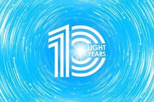 10 LIGHT YEARS / Krysha Mira / White Bir