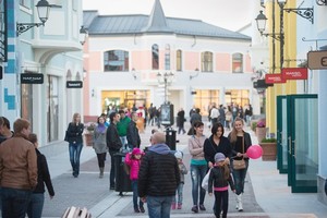 Outlet Village