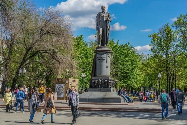 Памятник Грибоедову